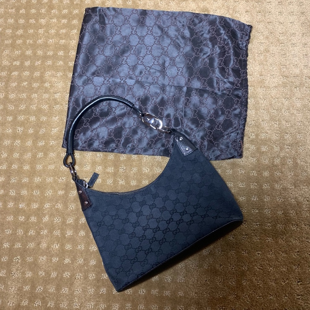 Authentic Gucci canvas shoulder purse w/duster bag.  Serial number 115002 213317